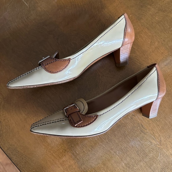 Timeless Patent Leather PRADA Pumps - Picture 6 of 8